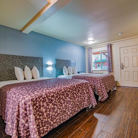 Turlock Inn Εξωτερικό φωτογραφία