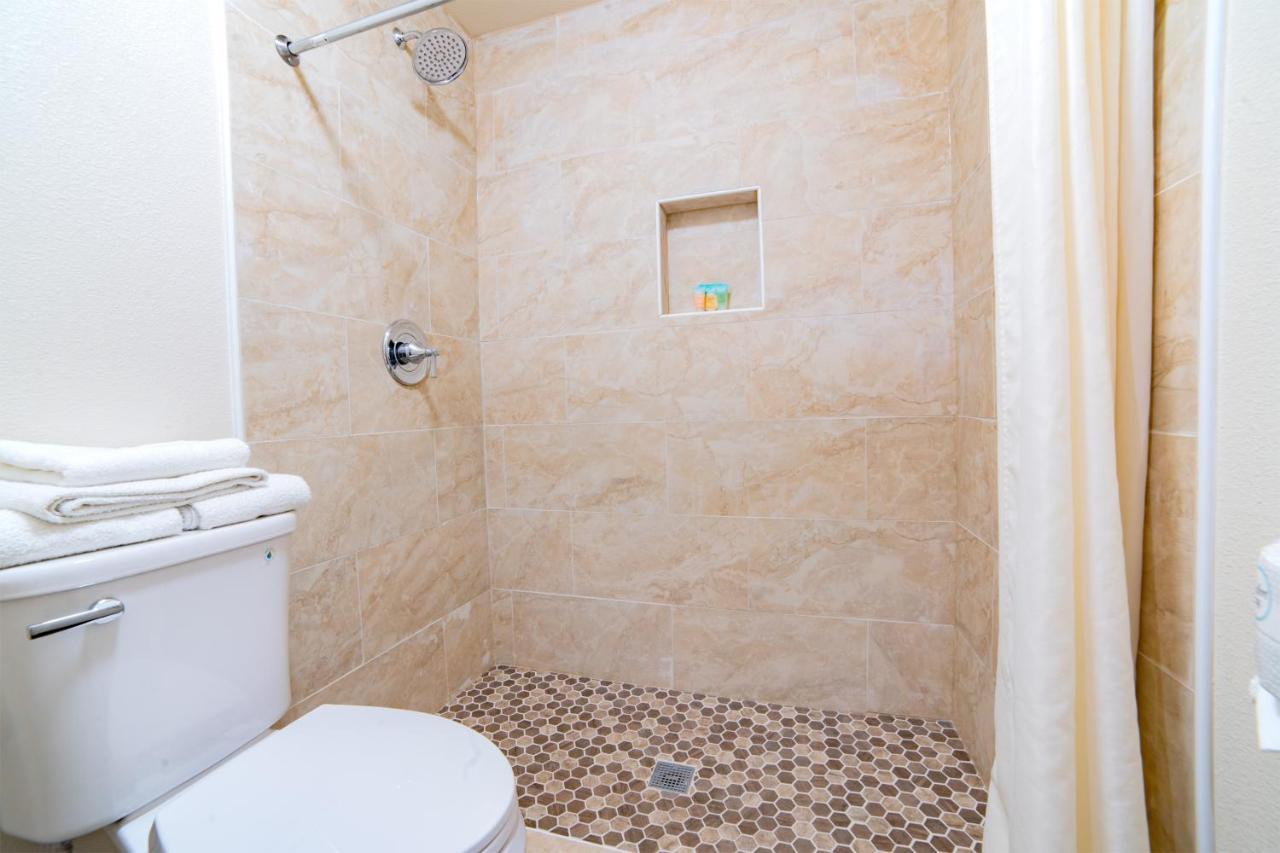 Turlock Inn Εξωτερικό φωτογραφία