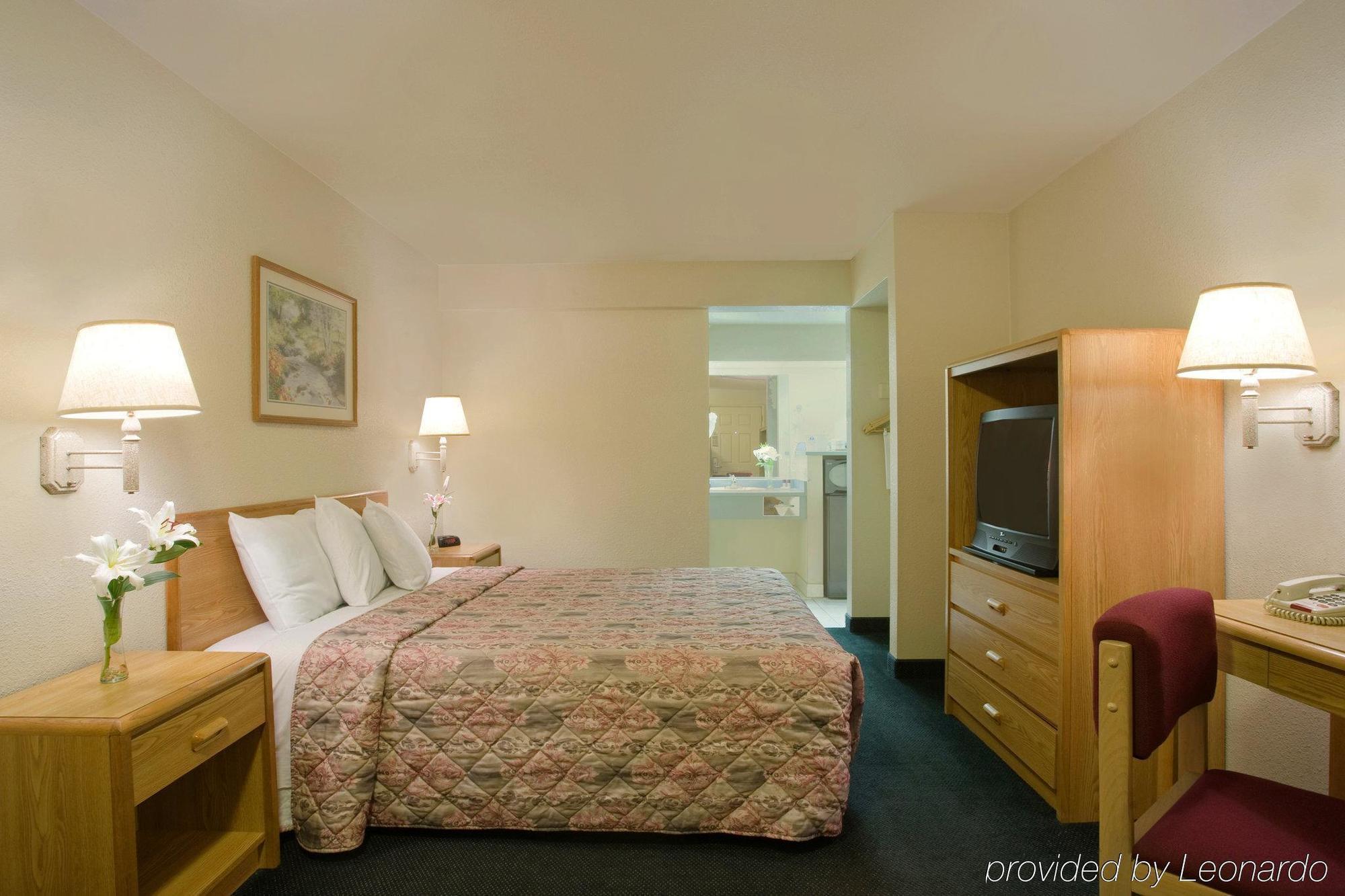 Turlock Inn Εξωτερικό φωτογραφία